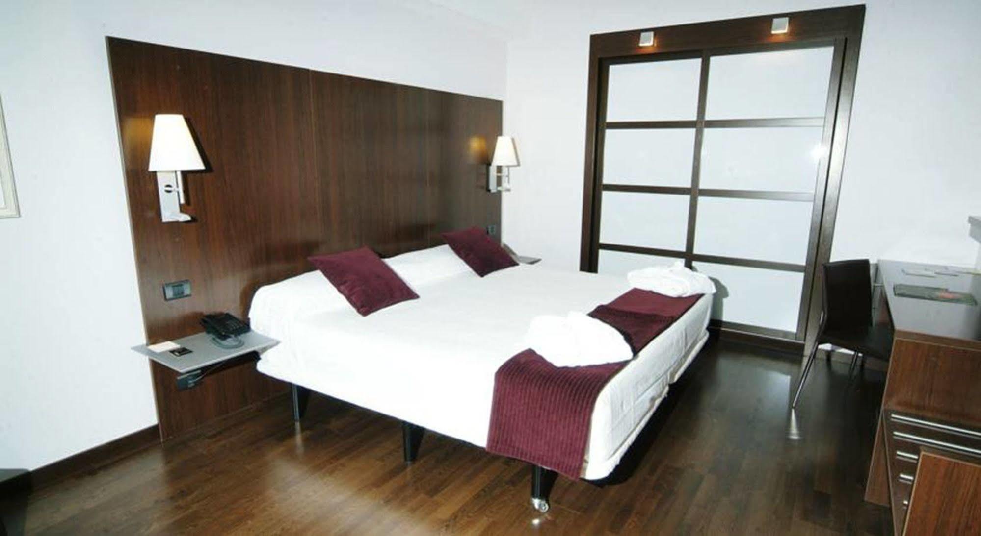 Eurostars Reina Felicia Hotel Jaca Exterior foto